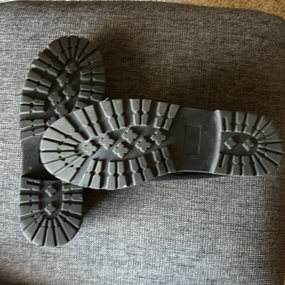 Steve Madden loafers size 7 1/2.  Great condition, VERY comfortable! - Picture 2 of 4